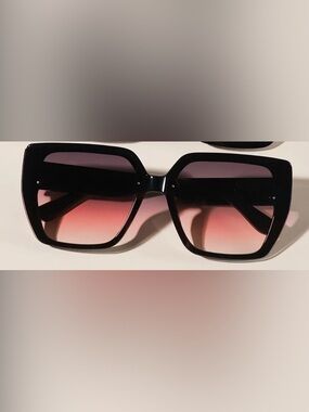Retro Style Black Frame Sunglasses with Pink/Purple Ombré Lenses New Never Worn